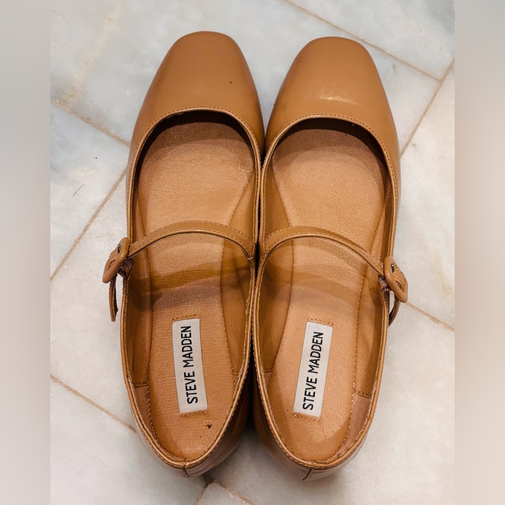 Steve Madden Tan Flats